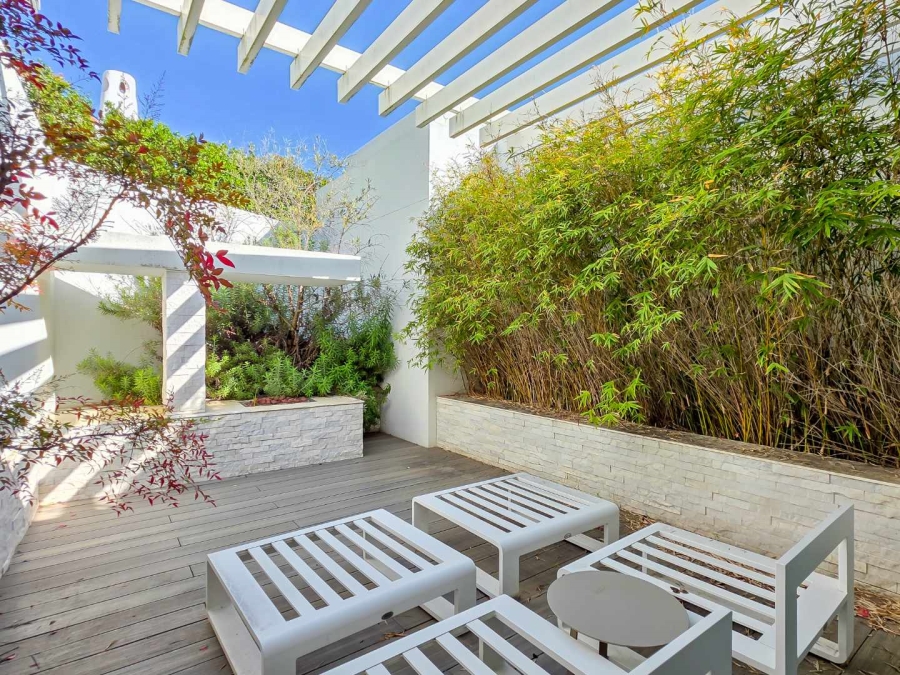 5 Bedroom Property for Sale in Fresnaye Western Cape